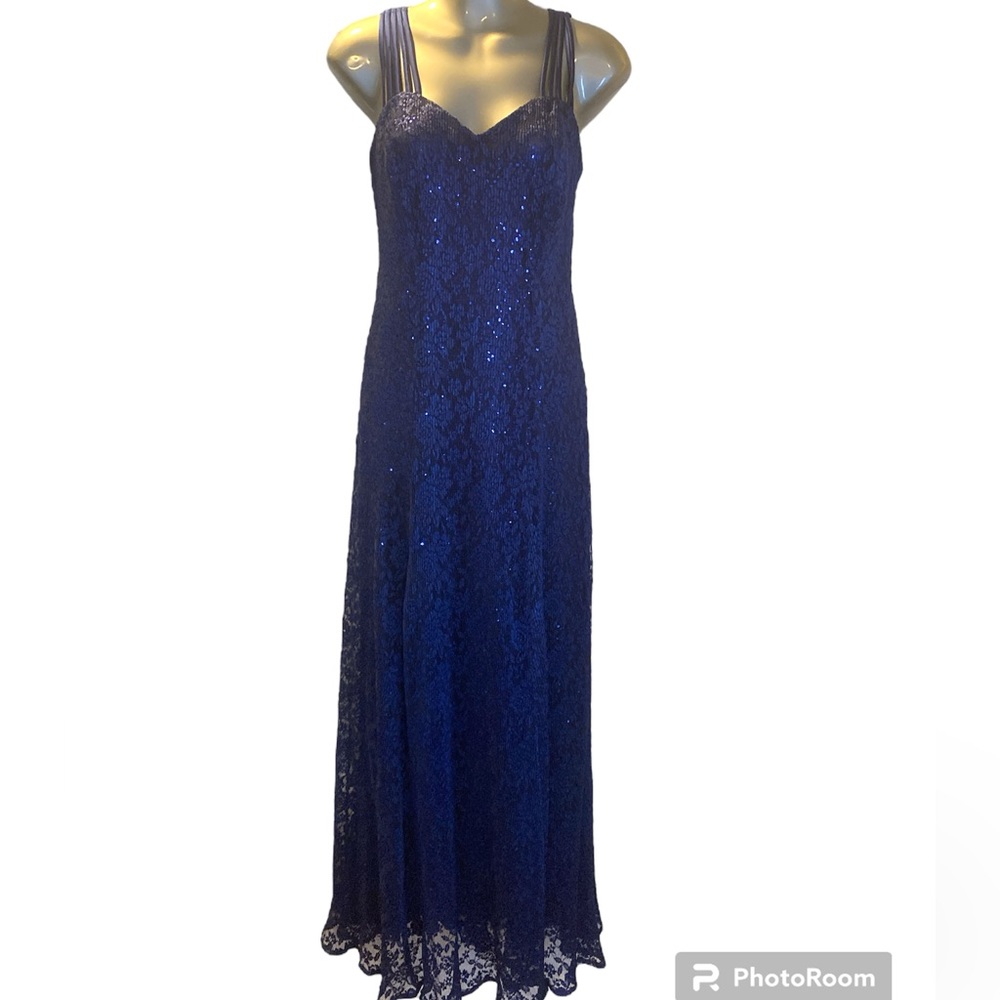Gorgeous NWT navy lace Evening Gown